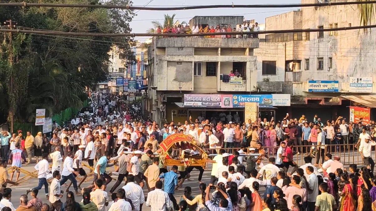 विटा पालखी शर्यतीत सुळेवाडीच्या पालखीचा विजय