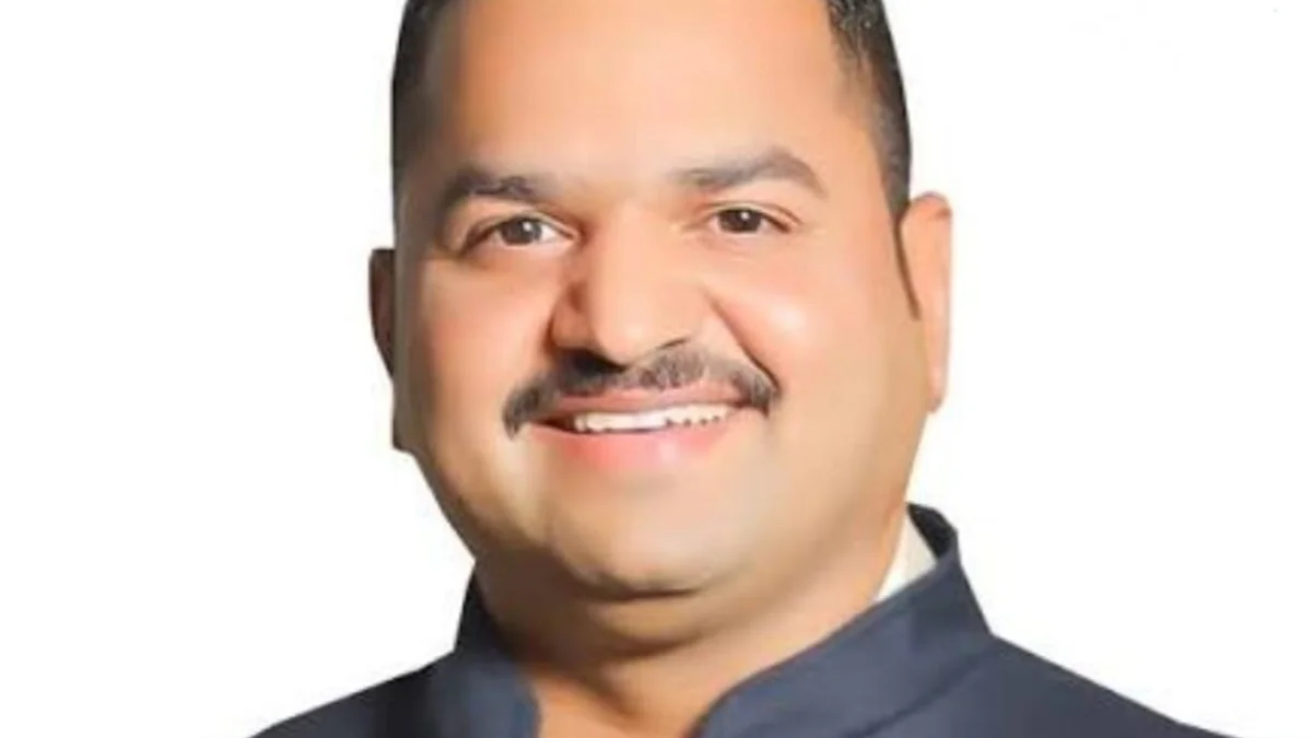 पुणे शिक्षक मतदारसंघातून शिंदे गटाचे मंगेश चिवटे यांची माघार